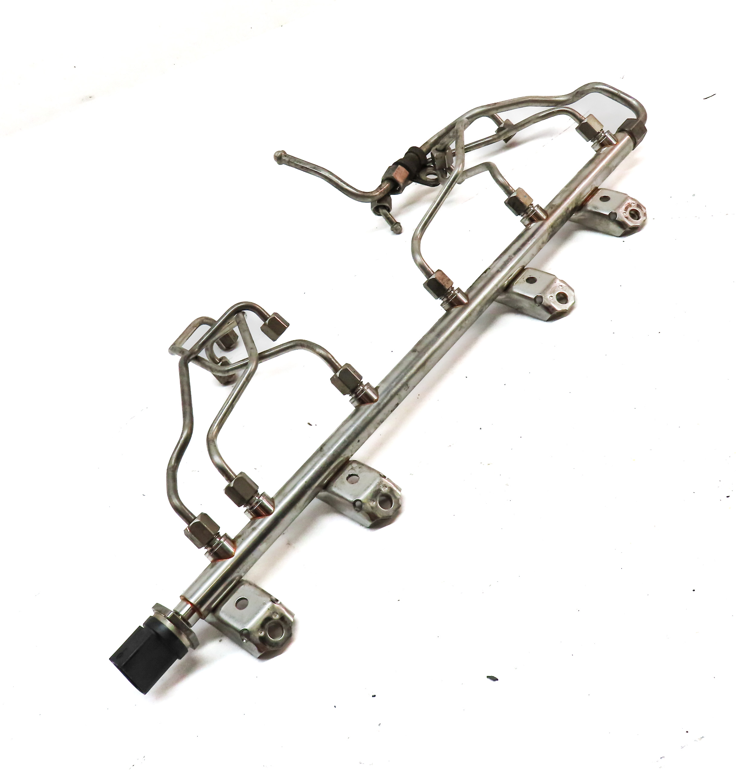 2010 BMW 535IGT (F07) 3.0L (N55) ENGINE FUEL RAIL w/ LINES & PRESSURE SENSOR — exact item pictured